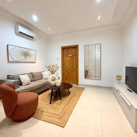 Stylish 3 Bedrooms 5min Walk To Seafront Apartman Sliema