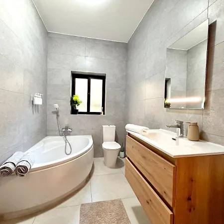 Stylish 3 Bedrooms 5min Walk To Seafront
